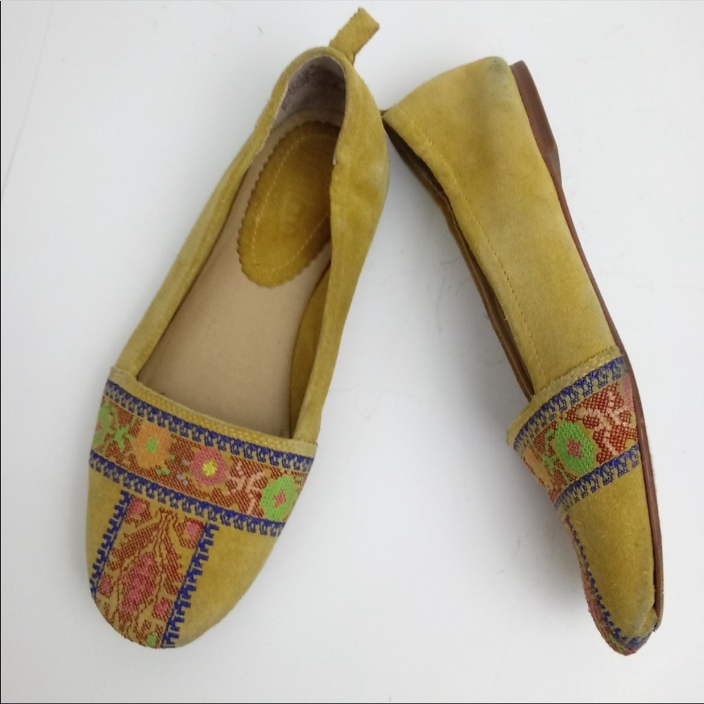 Latigo Begonia Yellow Suede Embroidered Flats 8.5